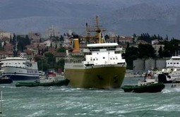 Iza Pireja, Napulja i Genove, Split je imao rekordnu godinu po posjećenosti, broju uplovljavanja putničkih brodova, megajahti, cruisera. Čak 3 milijuna putnika i 700.000 vozila prošlo je kroz splitsku gradsku luku, pa se Split našao ispred Marseilles