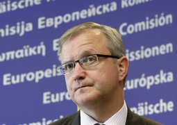 PRITISAK NA SLOVENIJU Prijedlog Ollija Rehna, europskog povjerenika za proširenje, izuzetno odgovara Hrvatskoj, ali ne i Sloveniji, budući da u njemu Rehn također
predlaže odvajanje pitanja granice od pitanja režima korištenja otvorenog mora