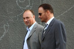 Damir Polančec i Ante Nobilo nakon Polančecovog izlaska iz Remetinca; foto: Autor:
Tomislav Miletić/PIXSELL