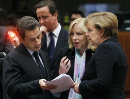 Nicolas Sarkozy, David Cameron i Angela Merkel (Reuters)