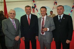 PROSLAVA AMERIČKOG
DANA NEZAVISNOSTI
Neven Jurica, Mario Zubović,
Gordan Jandroković i Milan Kolić