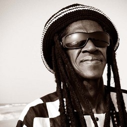 Cheikh N'Digel Lô svira miks mbalaxa, afričke rumbe, reggaea i cubane