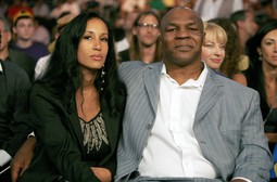 Mike Tyson sa suprugom Lakihom Spicer 