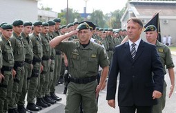 Berislav Rončević
kao tadašnji ministar
obrane potpisao je
ugovor s Fincima