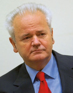 DENG XIAOPING vladao je Kinom 13 godina bez da je imao konkretne ovlasti, Slobodan Milošević selio se u Srbiji s jedne formalne funkcije na drugu, a Ali Hamnei je glavni vođa Irana i nije jedini svećenik moćniji od predsjednika