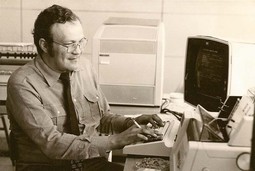 IAKO JE DIPLOMIRAO
ekonomiju, Boris Sakač
javio se na oglas IBM-a
1968. jer tada nije ni
bilo studija informatike