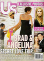 Istu cijenu, 500 tisuća dolara, od magazina US Weekly dobili su Agelina Jolie i Brad Pitt za prve svoje zajedničke fotografije u travnju 2005. godine