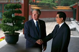 Američki predsjednik George W. Bush i predsjednik Kine Hu Jintao