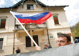 Marjan Podobnik prosvjeduje pred hrvatskom ambasadom u Ljubljani