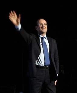 François Hollande kao
ekonomski stručnjak
surađivao je s Delorsom,
Mitterandom i Jospinom