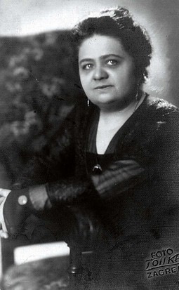 MARIJA JURIĆ ZAGORKA kao vrsna politička
novinarka, aktivistica, feministica i spisateljica
popularnih povijesnih romana u naponu snage