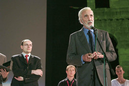 CHRISTOPHER LEE, poznati britanski glumac, na otvorenju 55. filmskog festivala u Puli; iza njega stoji umjetnički ravnatelj festivala Zlatko Vidačković