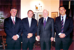 IVAN GRDEŠIĆ (drugi slijeva), tada ambasador RH, s McCainom te albanskim i makedonskim kolegom