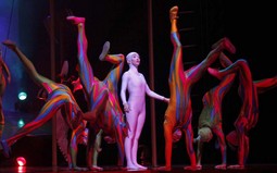 'SALTIMBANCO' Cirque du Soleil nastupit će u
zagrebačkoj Areni od 17. do 21. studenog, i to s jednom od svojih
ranijih predstava,
'Saltimbanco', koja se bavi životom u gradu