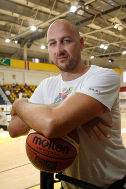 Dino Rađa trenutno je predsjednik KK Split CO, no svoju je košarkašku karijeru započeo krajem '80.-ih u, tadašnjoj, Split Jugoplastici 