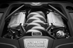 Mulsanne pokreće moćan 6.75-litarski V8 motor koji razvija snagu od 512 konjskih snaga, uz maksimalni okretni moment od 1020 Nm