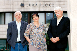 IVICA PAVLOVIĆ na čelu je Luke Ploče od 1990. godine; na slici s prvim suradnicima
