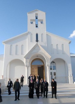 Crkvu hrvatskih mučenika u Udbini posjetio je prošle godine i predsjednik Ivo Josipović, koji se sastao s biskupom Milom Bogovićem. Photo: Dino Stanin/PIXSELL