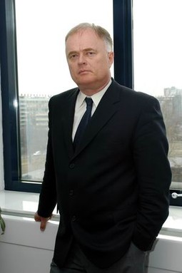 Laszlo Geszti, kao šef financija, prije desetak dana indirektno je optužen u članku objavljenom u Jutarnjem listu da INA mađarske savjetnike plaća mimo sustava plaćanja koji važi u hrvatskoj naftnoj kompaniji.