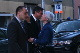 Nakon neformalnog susreta s premijerkom Kosor, slovenski premijer Pahor potvrdio da Dežela više neće blokirati otvaranje poglavlja Vanjska, sigurnosna i obrambena politika