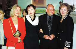 Julienne Bušić se nakon oslobađanja 1990. zaposlila u predsjedničkom uredu Franje Tuđmana; na slici s bivšim premijerom Zlatkom Matešom