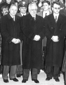 Franjo Tuđman s Ivićem Pašalićem i Hrvojem Šarinićem, koji s Tuđmanom
nije ostao u dobrim odnosima nakon njihova političkog razilaženja