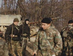 RANJEN KOD  ,NOVSKE
Ante Gotovina je do 1992. zapovijedao
postrojbama u Slavoniji, na području Novske, gdje je bio ranjen. Nakon oporavka preuzeo je
zapovjedništvo na području Dalmacije