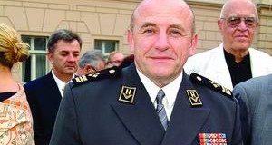 Problem je što Lucić nema karizmu među časnicima GSOS RH, nije uspostavio vojnički stručni autoritet, a prije svega, visoki su časnici svjesni činjenice da general Lucić ne zadovoljava ni postavljene kriterije profesionalnog razvoja na mjestu koj