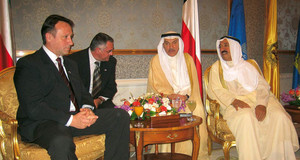 RONČEVIĆEV POSJET Tadašnji ministar obrane posjetio je prošle godine Kuvajt i tamo dogovarao posao obnove tenkova s emirom al-Sabahom (desno)