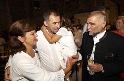 PREDSJEDNIKA MESIĆA Siriščević je upoznao
sa suprugom Marijom i kćeri Anom u Trogiru
nakon Međunarodnog natjecanja tenora čiji je
bio organizator