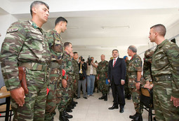 Turski predsjednik Abdulah Gül s pripadnicima turskih vojnih snaga