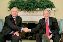 WASHINGTONSKI SUSRET Premijer Sanader za prošlogodišnjeg je posjeta predsjedniku SAD-a Georgeu W. Bushu napravio veliki korak u približavanju Hrvatske NATO-u