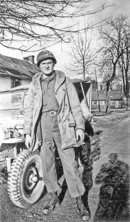 AMERIČKI PADOBRANAC iz 101. divizije - Stevan
Dedijer u belgijskom gradiću Bastogne gdje je doživio teške borbe