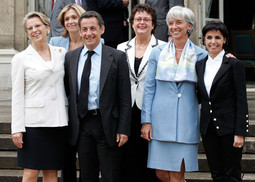 SVE ŽENE SARKOZYJEVE VLADE: ministrice Michèle Alliot-Marie (unutarnji poslovi), Valerie Pecresse (znanost), Roselyne Bachelot (zdravstvo), Christine Lagarde (poljoprivreda) i Rachida Dati (pravosuđe)