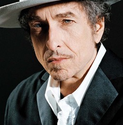 Američki glazbenik Bob Dylan i Amnesty International ove godine slave 50 godina rada, što je proslavljeno s 64 nove obrade Dylanovih pjesama na kompilaciji 'Chimes of Freedom' 