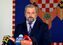 SILVANO HRELJA preuzeo je čelo Hrvatske stranke
umirovljenika od Vladimir Jordana nakon izbora 2007. i sklopio koaliciju s HDZ-om