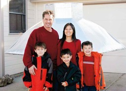 OBITELJ ZA MEDIJE Richard i supruga Mayumi
imaju tri sina: 6-godišnjeg
Falcona, 8-godišnjeg Rya i
10-godišnjeg Bradforda