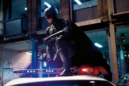 'Vitez tame' s Christianom Baleom u ulozi Batmana dobio je nezaslužene pohvale američkih kritičara jer je dosadan i plošan