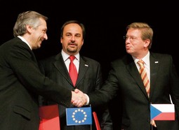 ŠTEFAN FÜLE Češki diplomat (desno),
novi povjerenik u Europskoj
komisiji za proširenje EU
