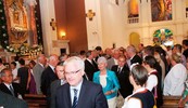 U GOSPINU SVETIŠTU
Predsjednik RH Ivo
Josipović, zajedno s
premijerkom Jadrankom Kosor, u crkvi Gospe Sinjske tijekom Alke