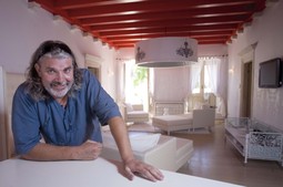 SAVRŠENI DOMAĆIN
Menadžer hotela Toni
Lozica brine se da sve
savršeno funkcionira i da gostima palače Korčulu i Hrvatsku predstavi u najljepšem svjetlu