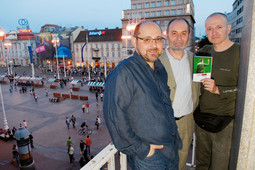 VINKO PENEZIĆ, Nigel Whiteley i Krešo Rogina na balkonu Društva arhitekata u Zagrebu