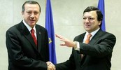 Erdogan s Joseom Manuelom Barrosom, predsjednikom Europske komisije u Bruxellesu 10. prosinca.