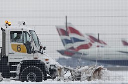Snijeg je okovao dobar dio Europe (Reuters)