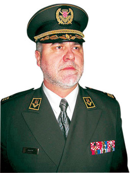 ZVONKO PETERNEL Iako je imao samo srednju školu kad je imenovan, mnogi ga smatraju jednim od najiskusnijih generala u Hrvatskoj vojsci