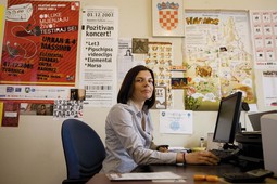 Ivana Crničić iz Hrvatske udruge za oboljele od
HIV-a kaže da se hrvatsko društvo boji i izbjegava i volontere koji rade s
oboljelima