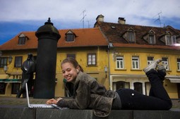 BUGA MARIJA ŠIMIĆ je
16-godišnja djevojka koja se kompjutorom počela služiti s 5 godina, mobitel je dobila u prvom razredu, a pristup
internetu, e-mail i Facebook profil imala je u sedmom
razredu osnovne škole