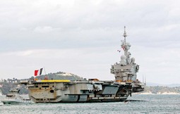 'Charles 
de Gaulle' 
U nedjelju oko 13 sati iz svoje baze u francuskoj ratnoj luci Toulon isplovio je najmoćniji brod francuske ratne flote koji će biti stacioniran ispred libijske obale