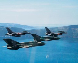 MIG-ovi 21 kojima za sada raspolaže Hrvatsko ratno zrakoplovstvo u letu sa zrakoplovima tipa F-16