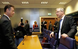 HRVATSKO RJEŠENJE SPORA Hrvatski ministar vanjskih poslova Gordan Jandroković krajem travnja u Luksemburgu se sastao s Ollijem Rehnom; hrvatska Vlada Rehnu će uskoro proslijediti svoj prijedlog riješenja pograničnog spora sa Slovenijom